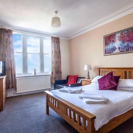 The Royal Bar & Shaker Hotel Morecambe Bagian luar foto