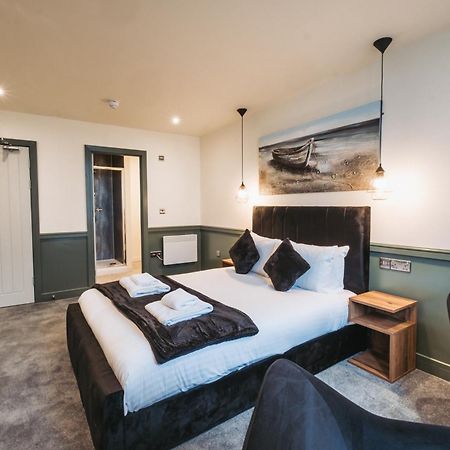 The Royal Bar & Shaker Hotel Morecambe Bagian luar foto