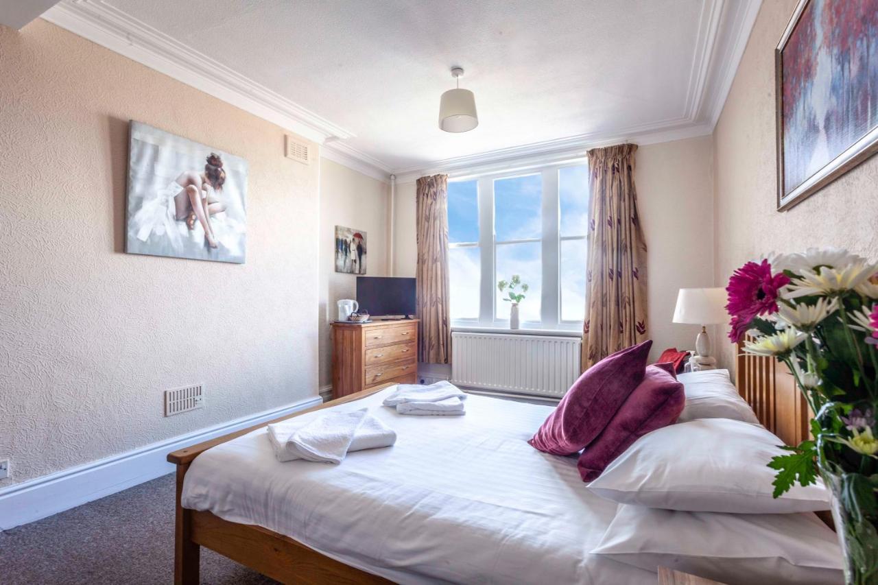 The Royal Bar & Shaker Hotel Morecambe Bagian luar foto