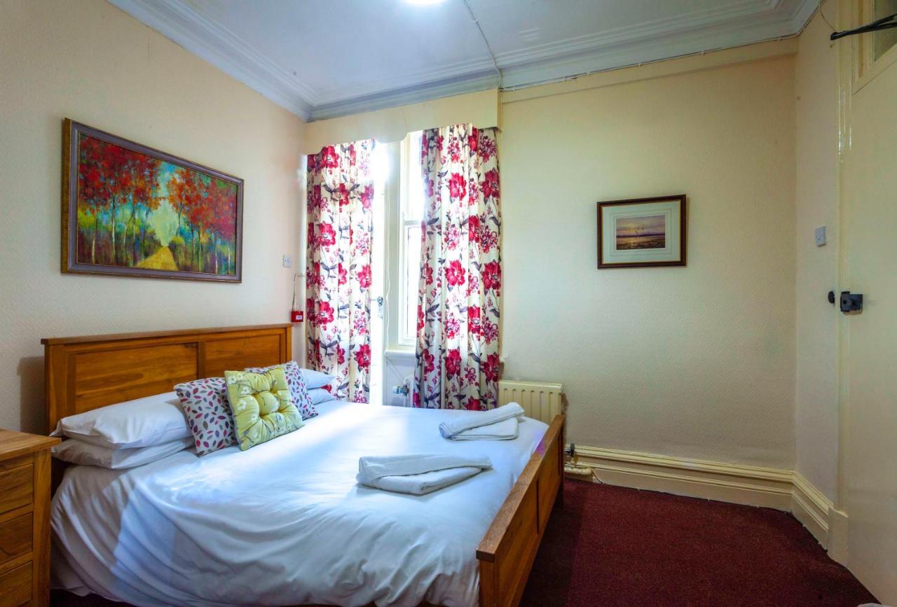 The Royal Bar & Shaker Hotel Morecambe Bagian luar foto