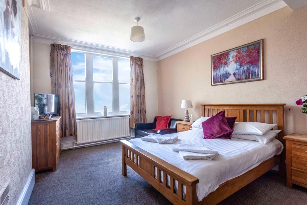 The Royal Bar & Shaker Hotel Morecambe Bagian luar foto