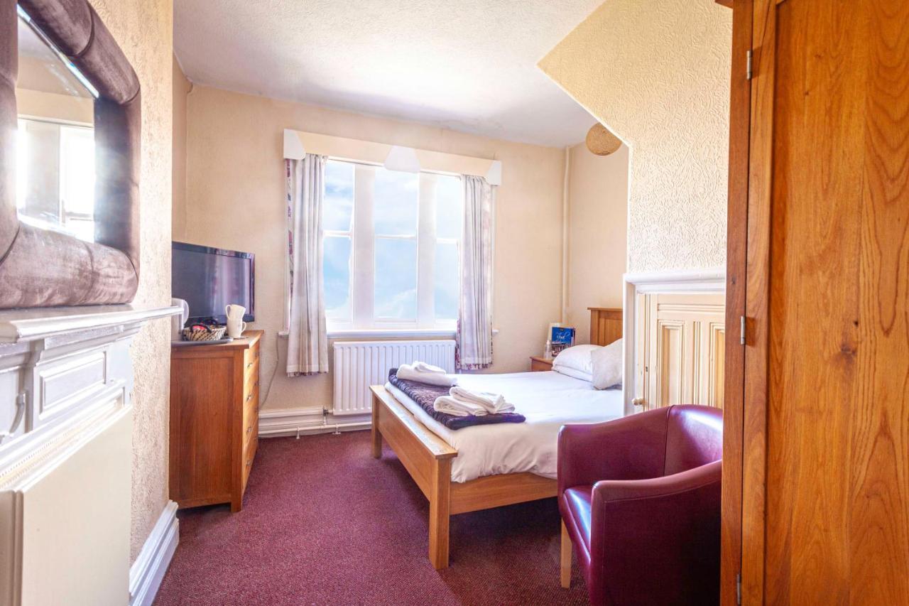 The Royal Bar & Shaker Hotel Morecambe Bagian luar foto