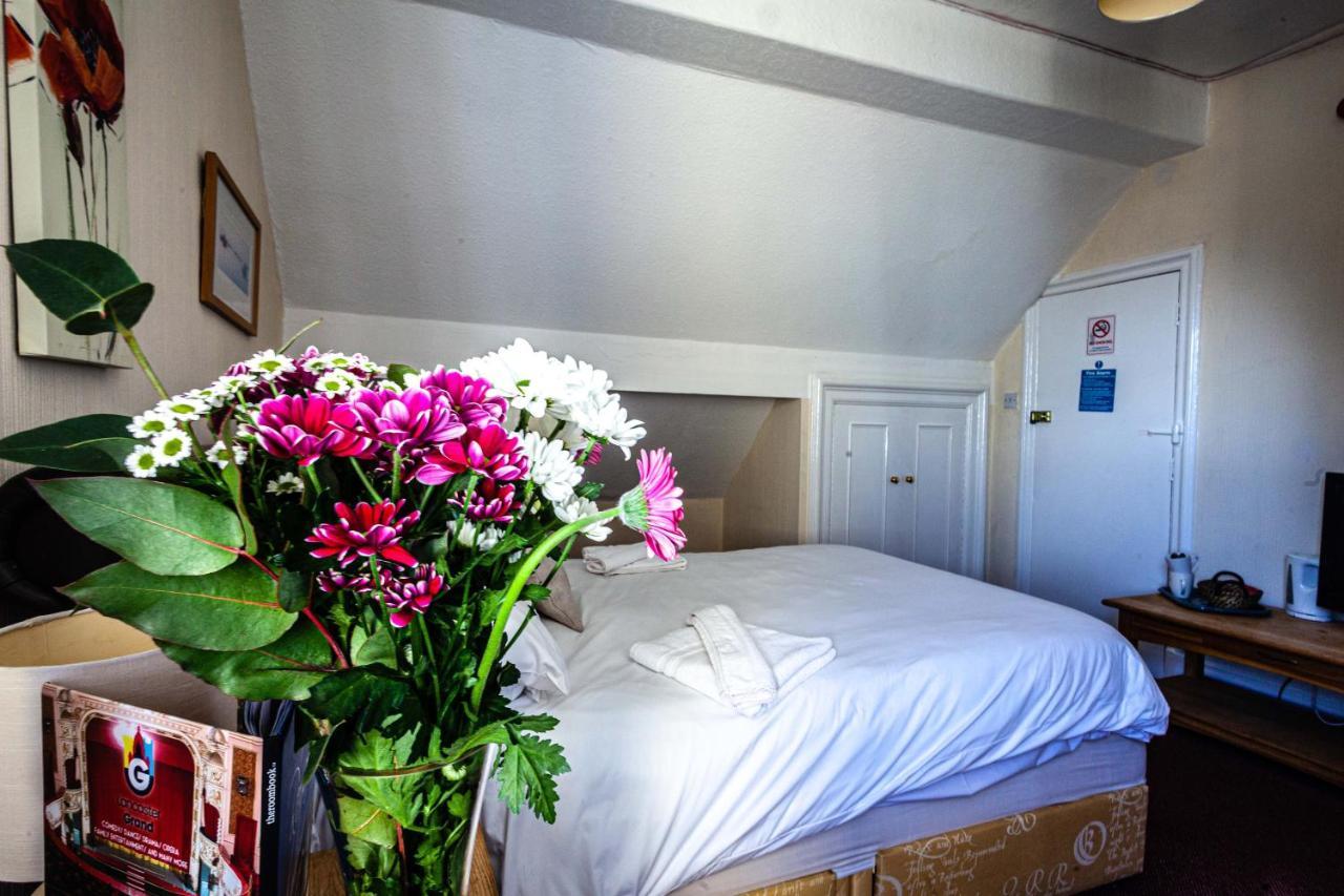 The Royal Bar & Shaker Hotel Morecambe Bagian luar foto