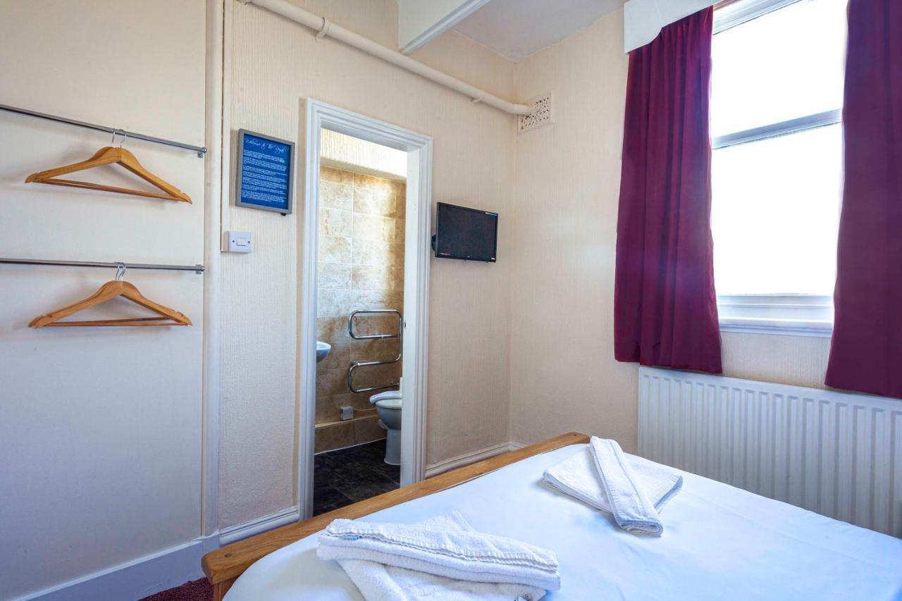 The Royal Bar & Shaker Hotel Morecambe Bagian luar foto