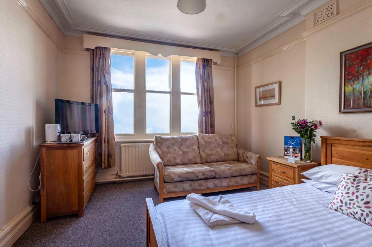 The Royal Bar & Shaker Hotel Morecambe Bagian luar foto