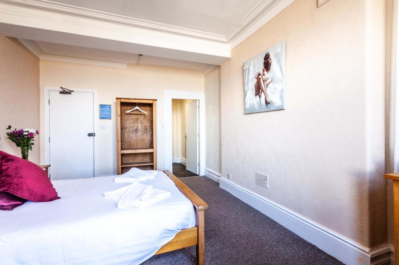 The Royal Bar & Shaker Hotel Morecambe Bagian luar foto