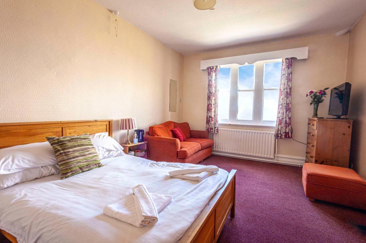 The Royal Bar & Shaker Hotel Morecambe Bagian luar foto