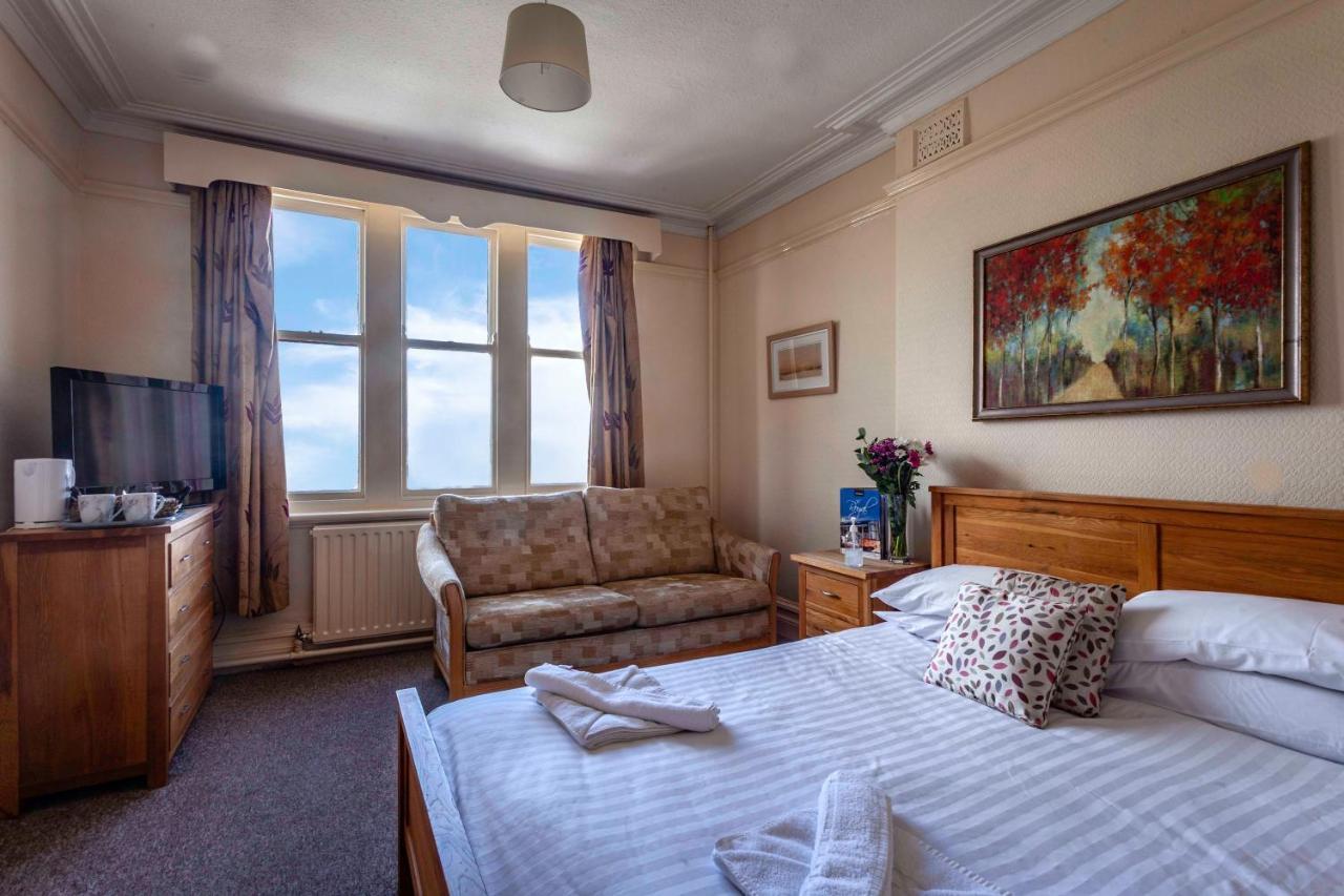 The Royal Bar & Shaker Hotel Morecambe Bagian luar foto