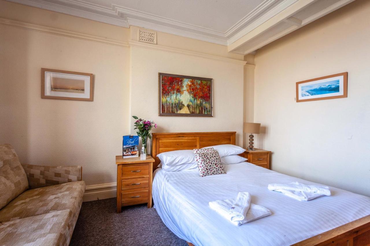 The Royal Bar & Shaker Hotel Morecambe Bagian luar foto