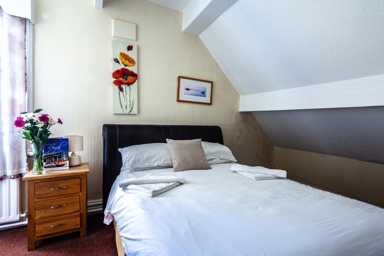 The Royal Bar & Shaker Hotel Morecambe Bagian luar foto