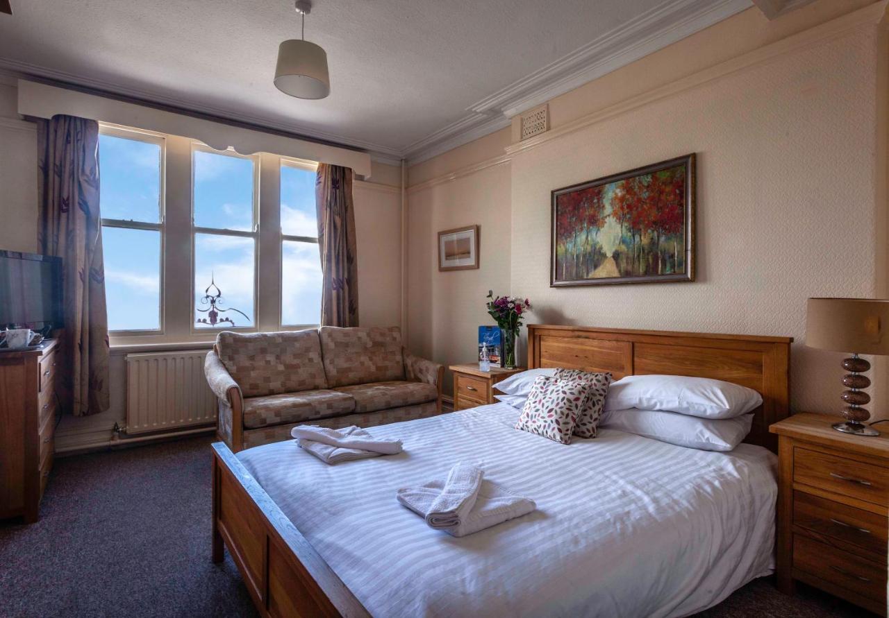 The Royal Bar & Shaker Hotel Morecambe Bagian luar foto