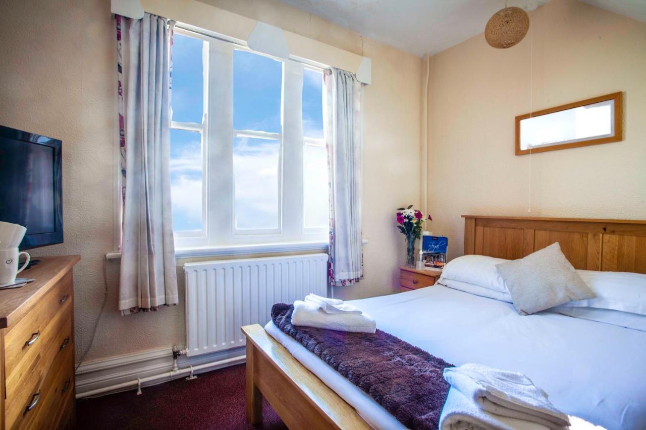 The Royal Bar & Shaker Hotel Morecambe Bagian luar foto