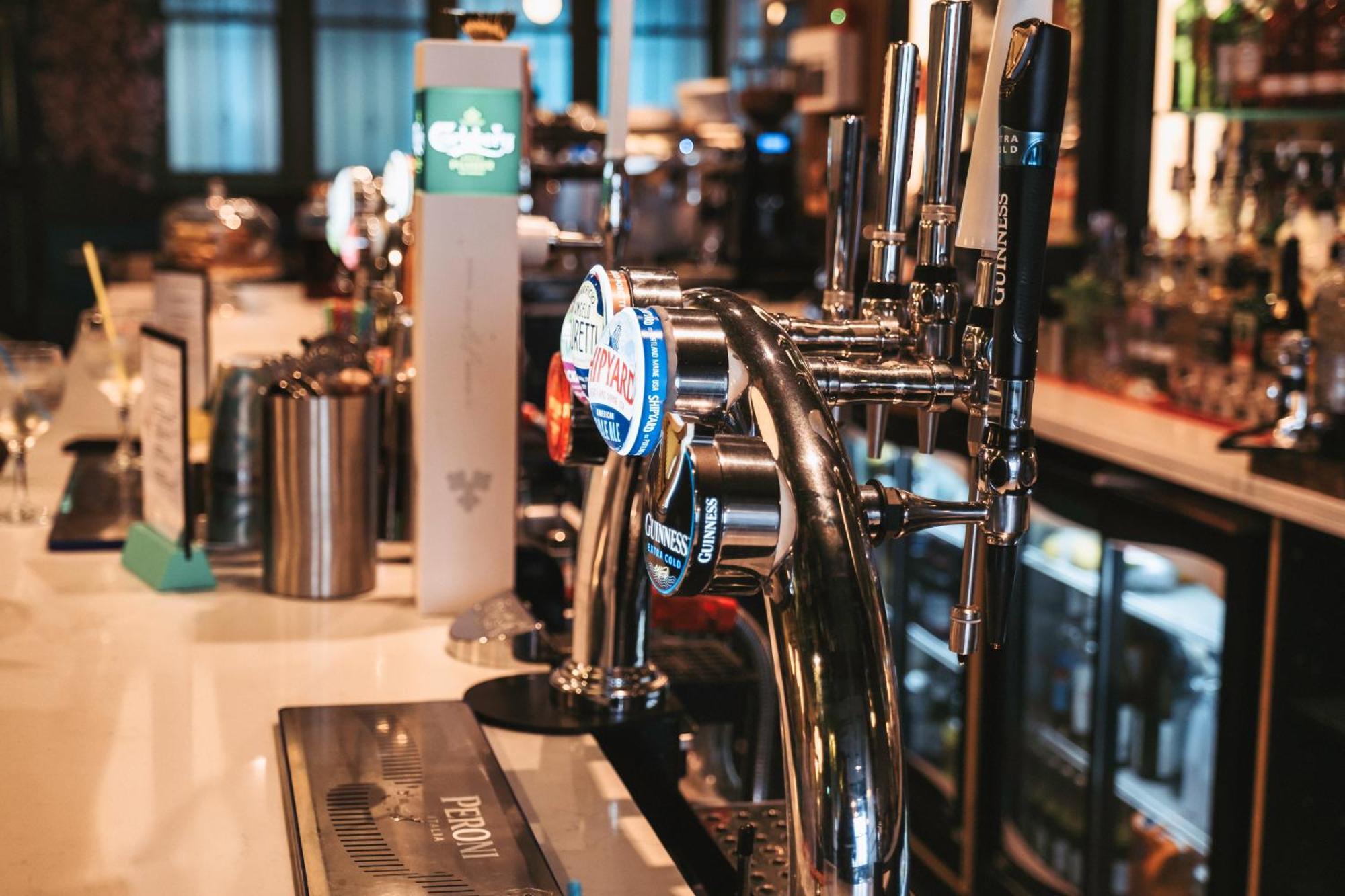 The Royal Bar & Shaker Hotel Morecambe Bagian luar foto