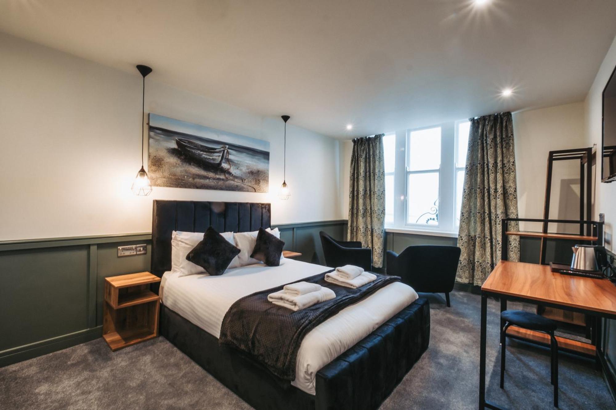 The Royal Bar & Shaker Hotel Morecambe Bagian luar foto