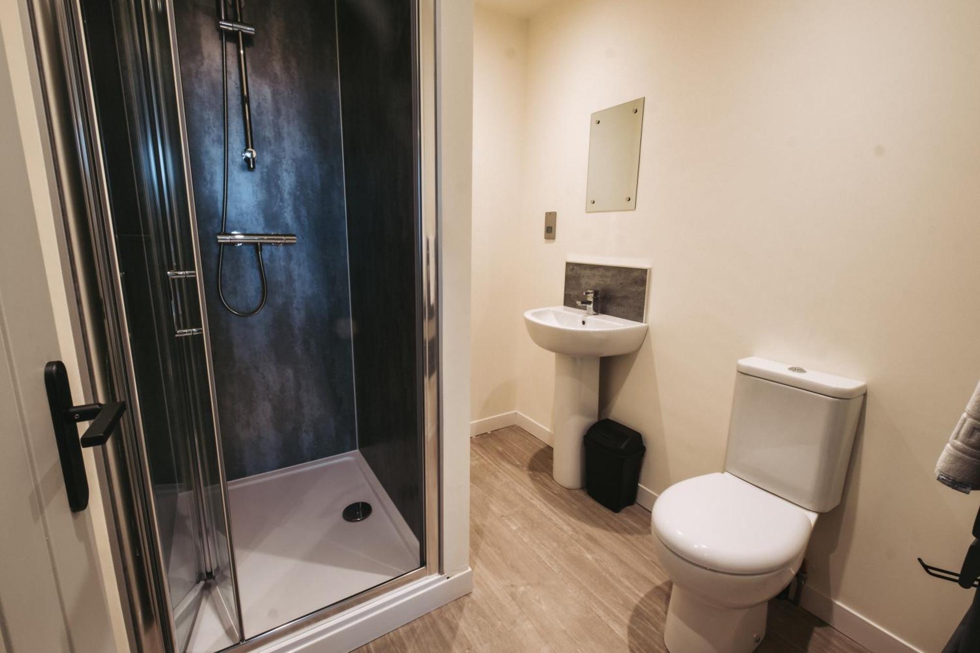 The Royal Bar & Shaker Hotel Morecambe Bagian luar foto