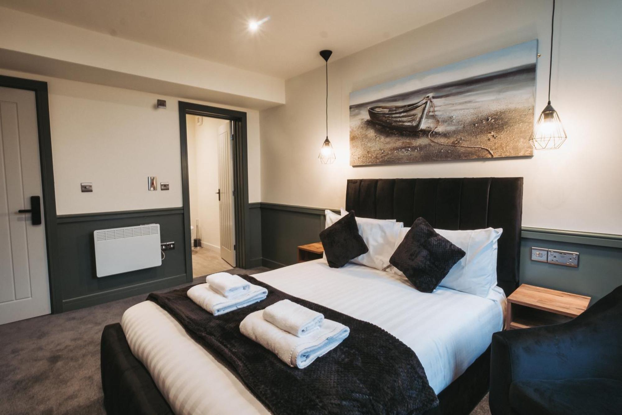 The Royal Bar & Shaker Hotel Morecambe Bagian luar foto