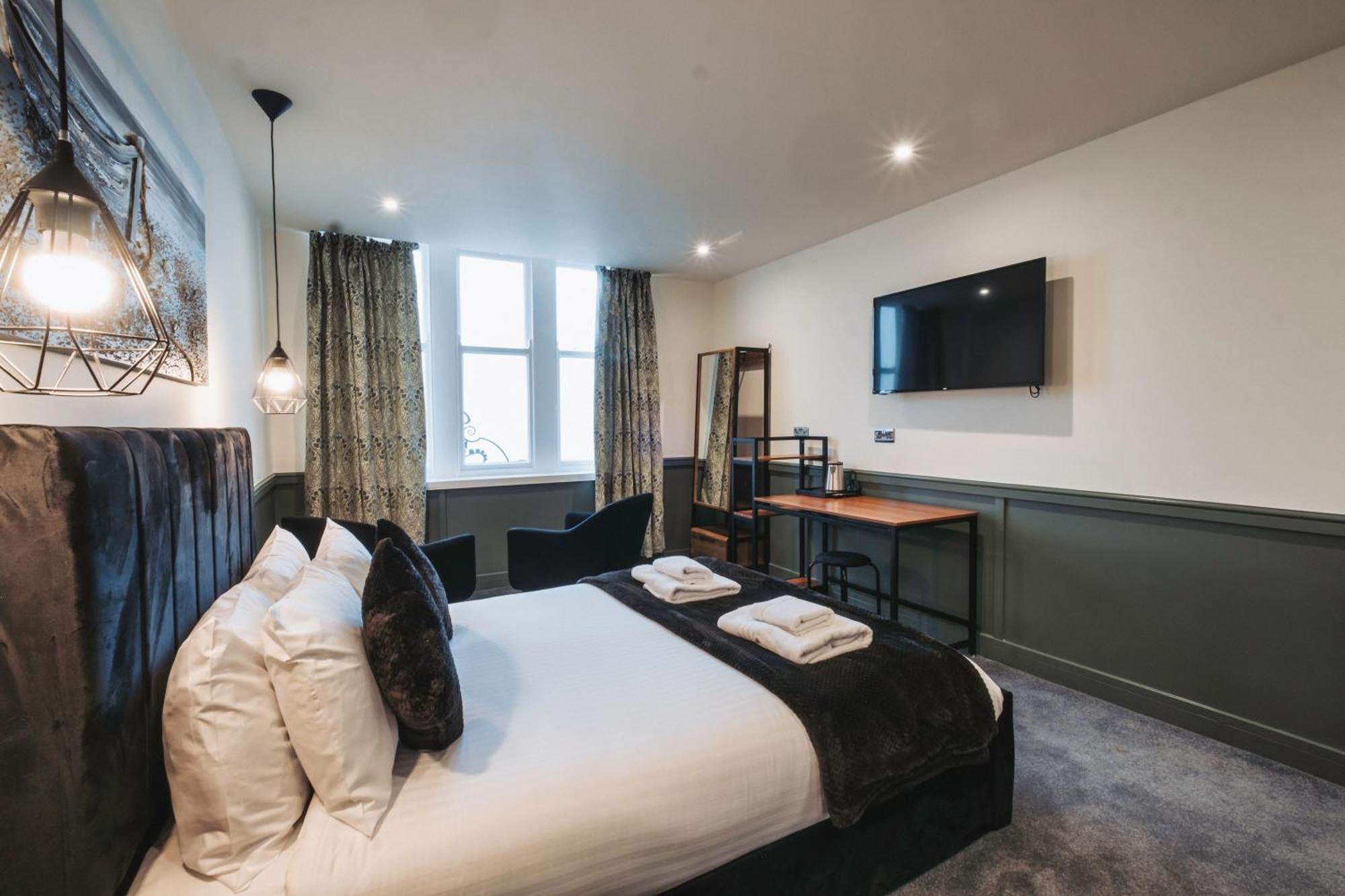 The Royal Bar & Shaker Hotel Morecambe Bagian luar foto