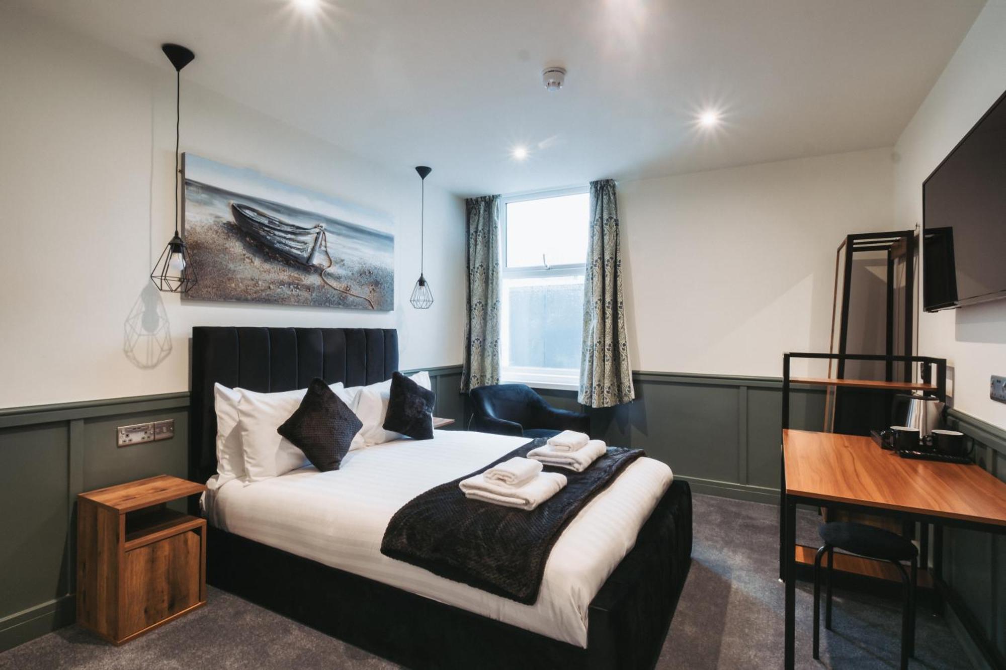 The Royal Bar & Shaker Hotel Morecambe Bagian luar foto