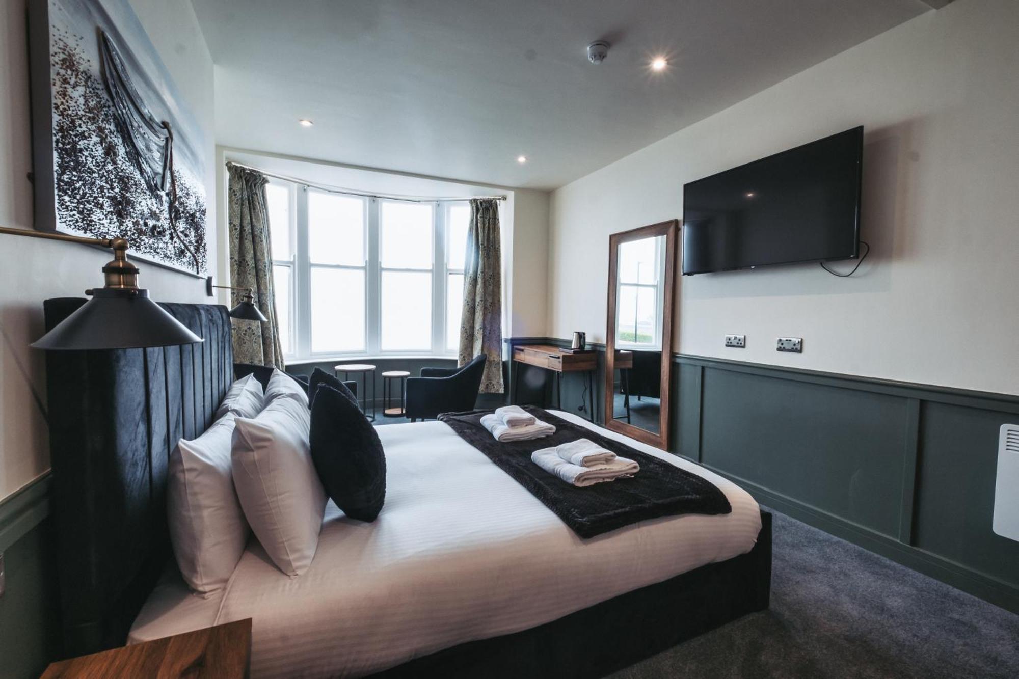 The Royal Bar & Shaker Hotel Morecambe Bagian luar foto
