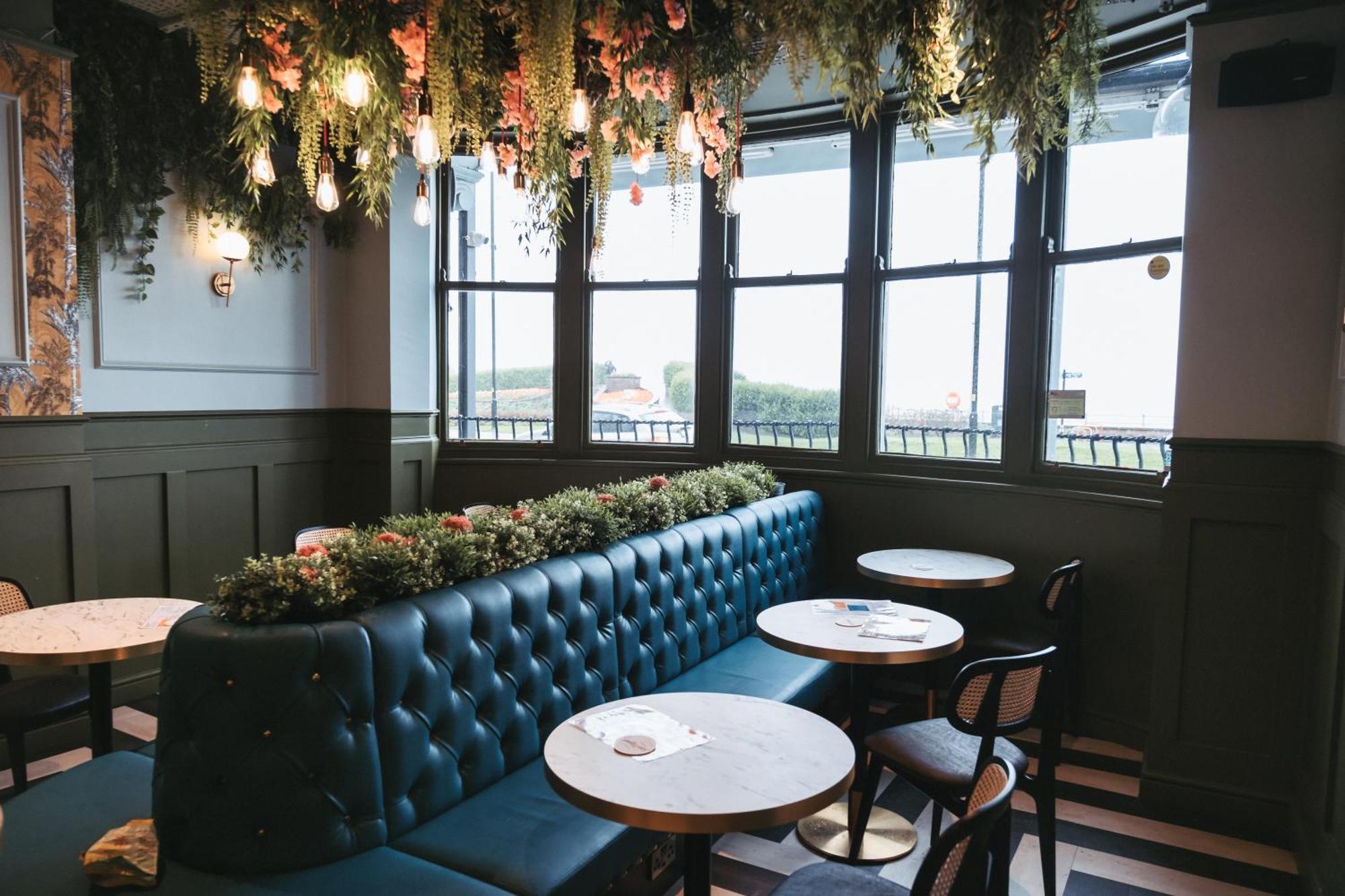 The Royal Bar & Shaker Hotel Morecambe Bagian luar foto