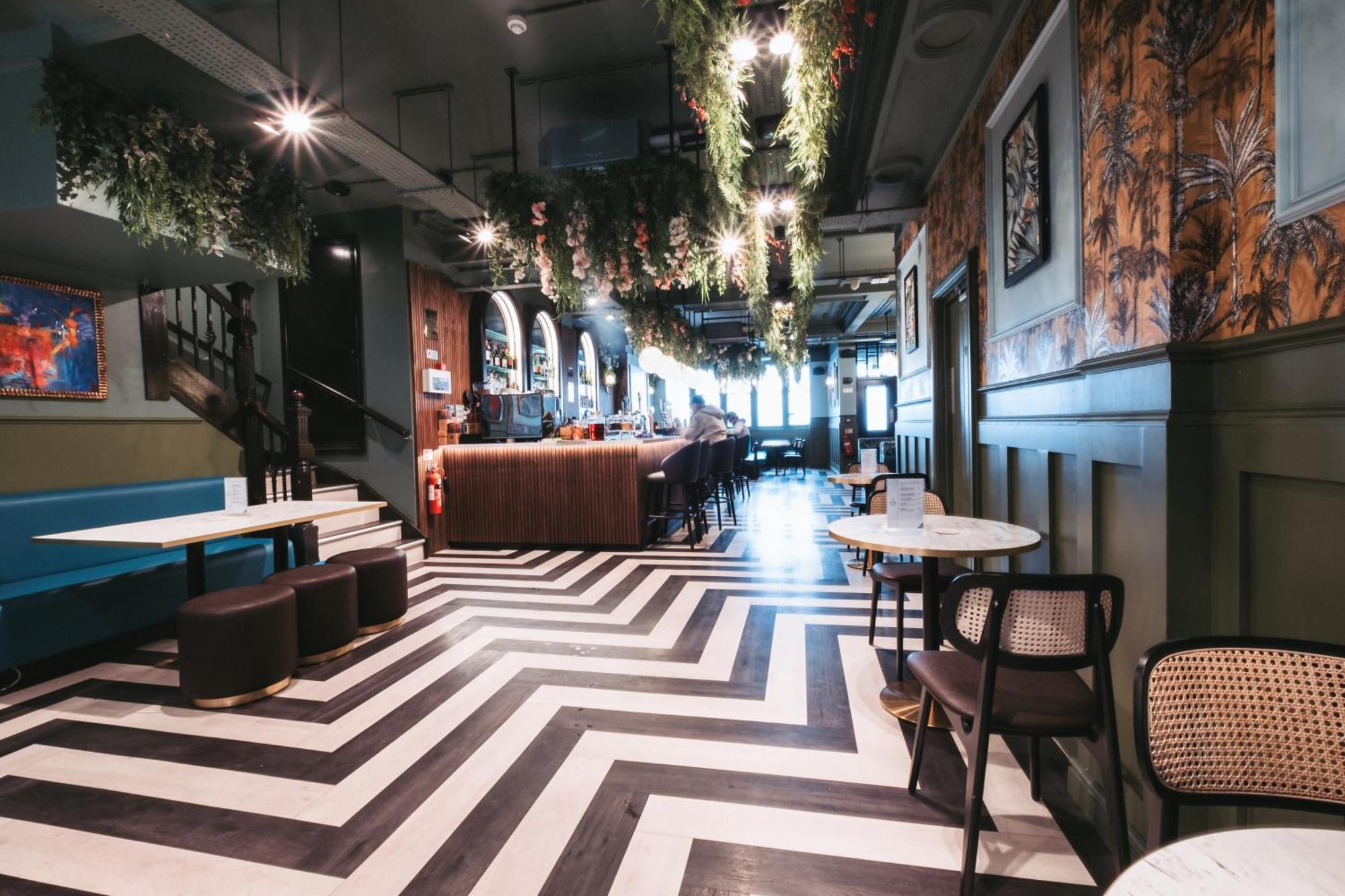 The Royal Bar & Shaker Hotel Morecambe Bagian luar foto