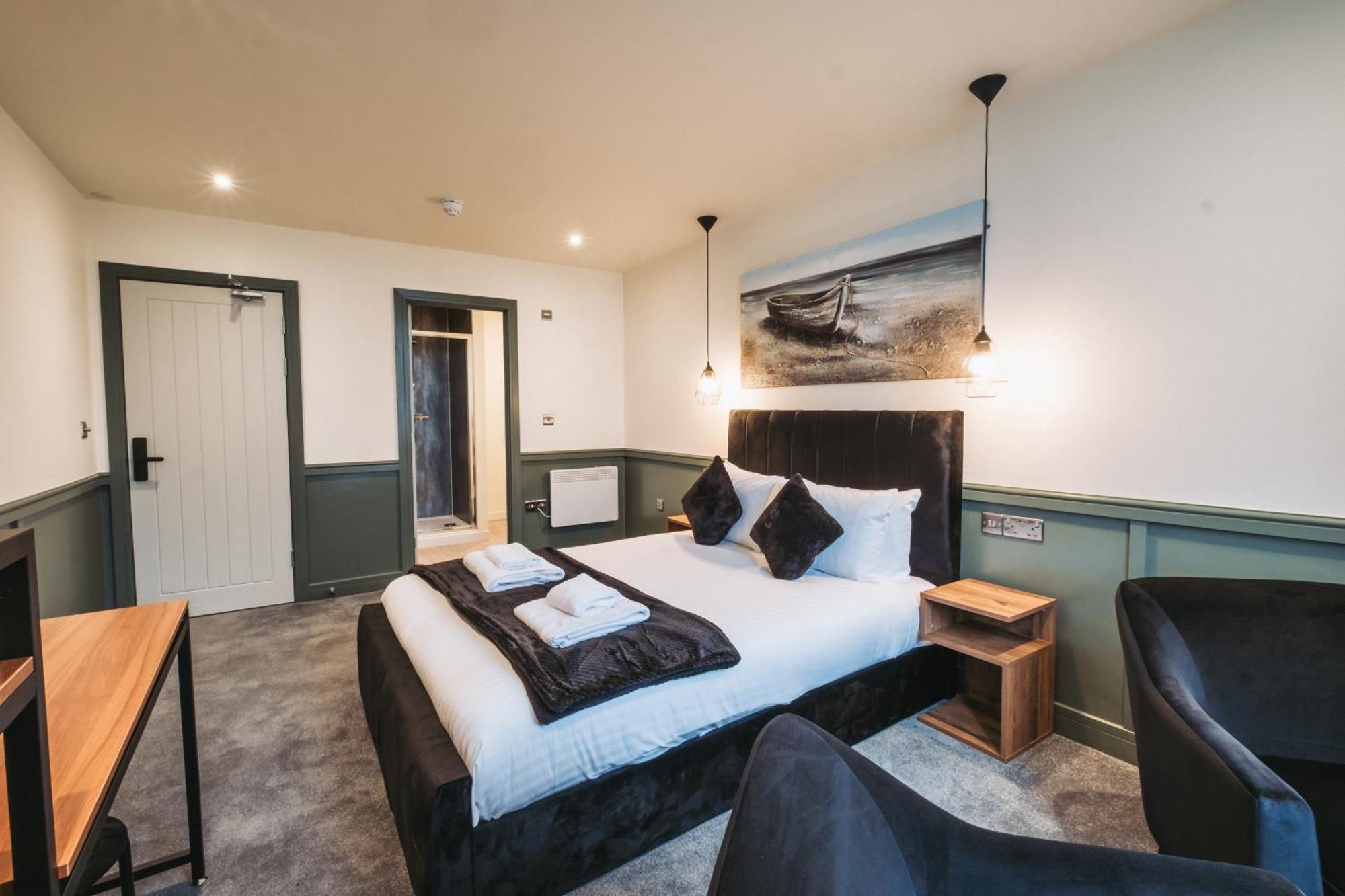 The Royal Bar & Shaker Hotel Morecambe Bagian luar foto