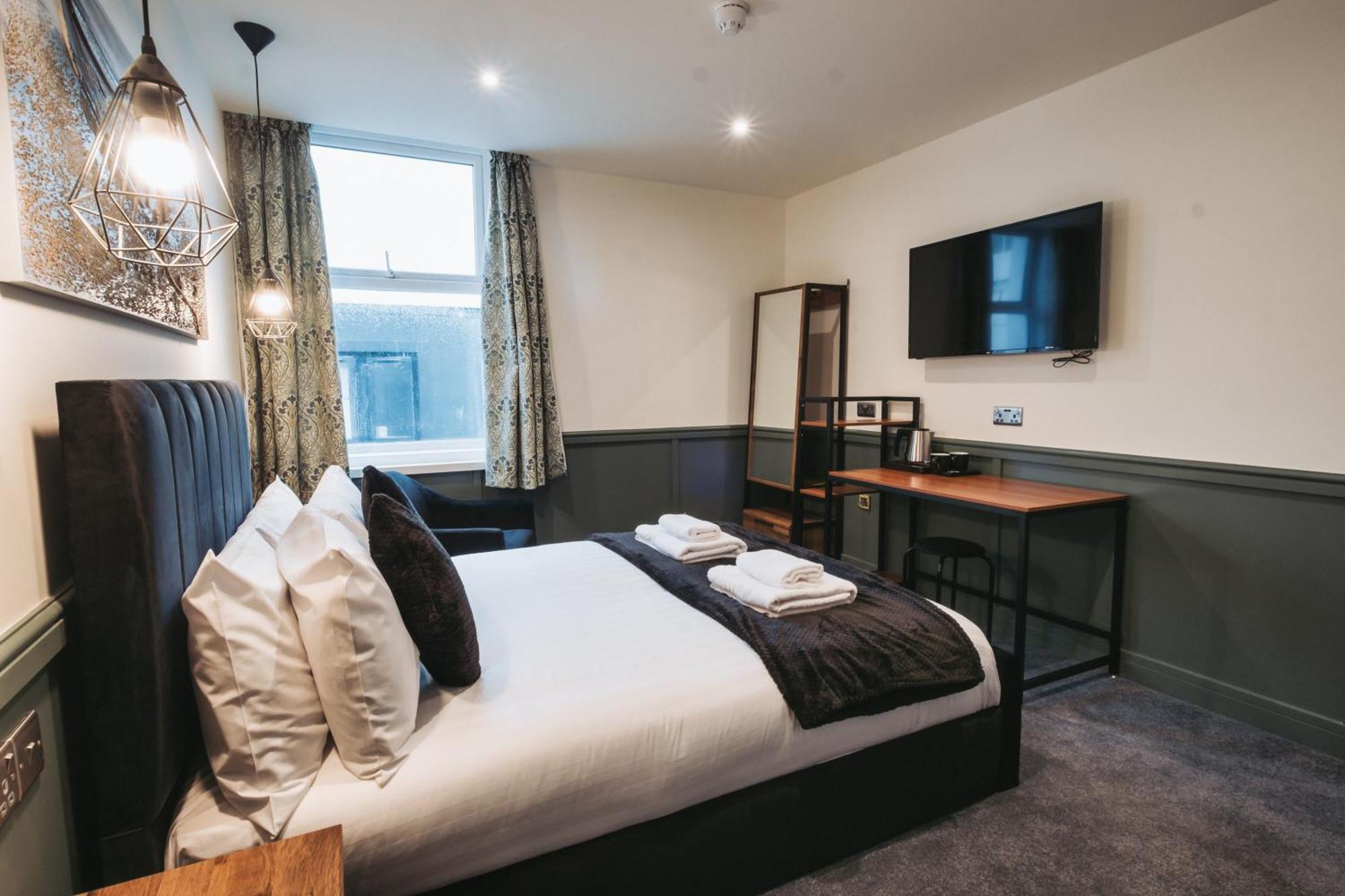 The Royal Bar & Shaker Hotel Morecambe Bagian luar foto