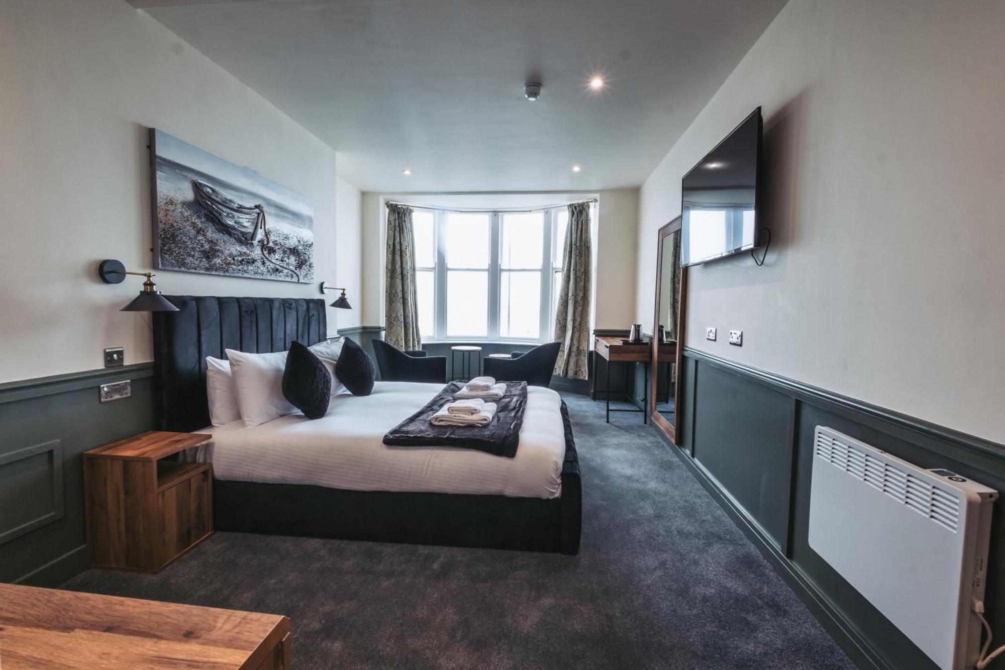 The Royal Bar & Shaker Hotel Morecambe Bagian luar foto